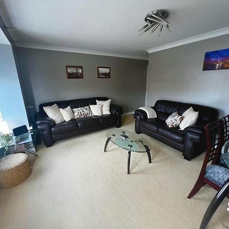 Majestic, Modern & Spacious Harbour-View Apartment With Parking Whitby Kültér fotó