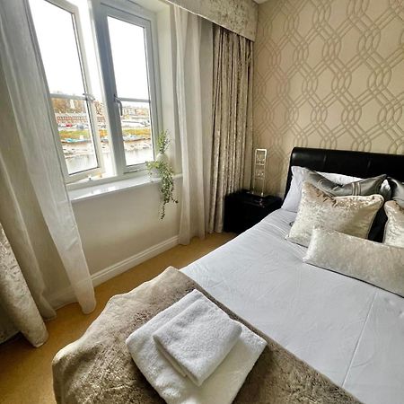 Majestic, Modern & Spacious Harbour-View Apartment With Parking Whitby Kültér fotó