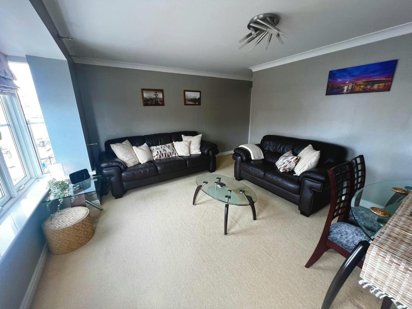 Majestic, Modern & Spacious Harbour-View Apartment With Parking Whitby Kültér fotó