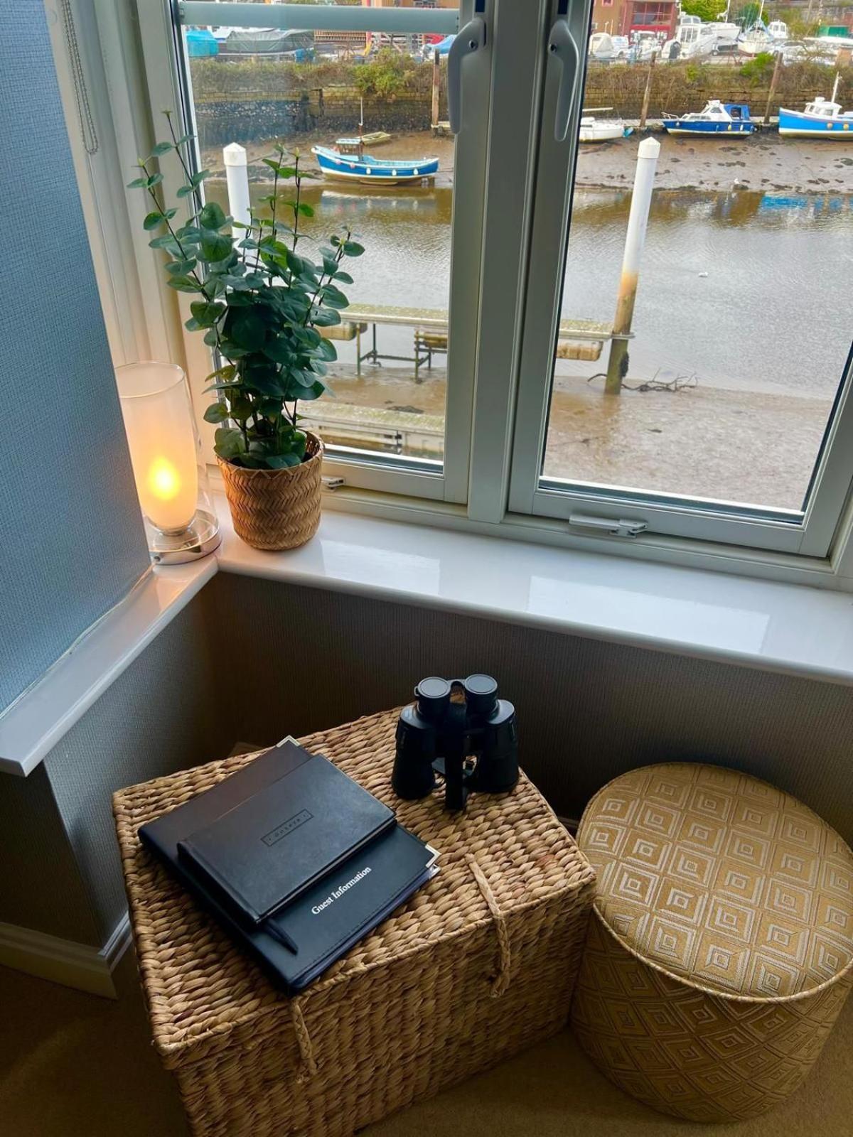 Majestic, Modern & Spacious Harbour-View Apartment With Parking Whitby Kültér fotó
